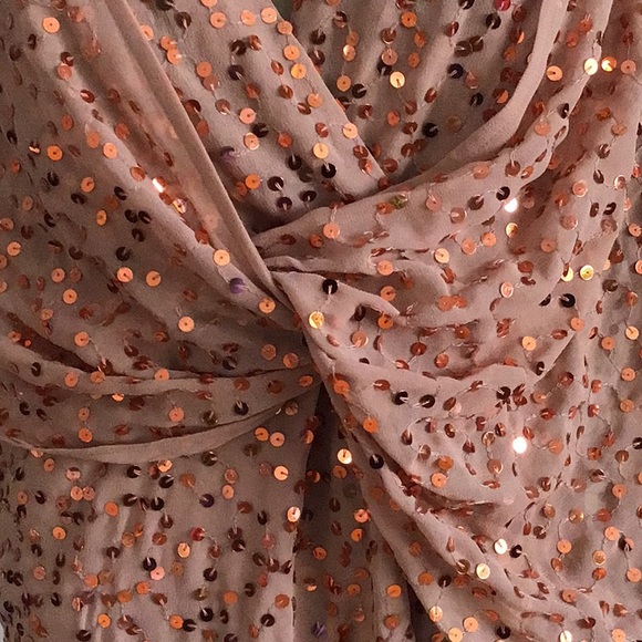 🔥🔥TAKE 50% OFF LIST PRICE 🔥🔥.   SOSO.                        SEQUINED DRESS - Picture 4 of 9